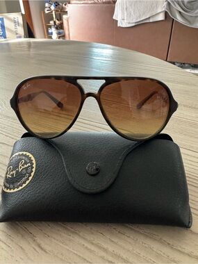 Ray-Ban Aviator Sunglasses w/ Brown Gradient Lenses